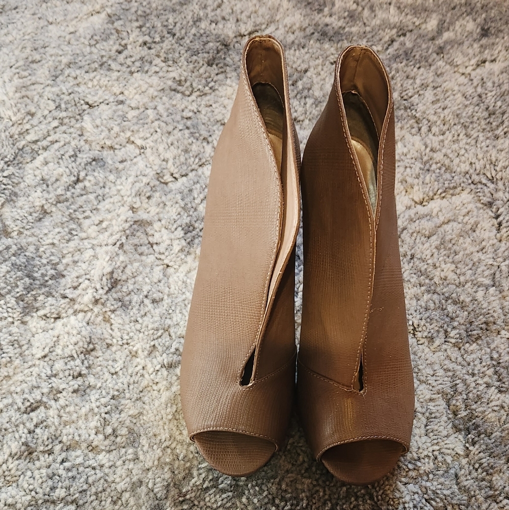 Shoe